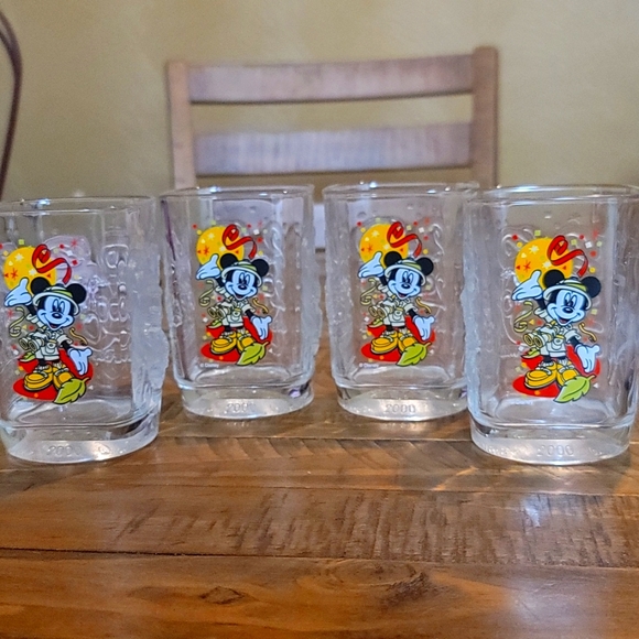 Mickey Mouse 2000 Celebration glasses - Picture 1 of 6